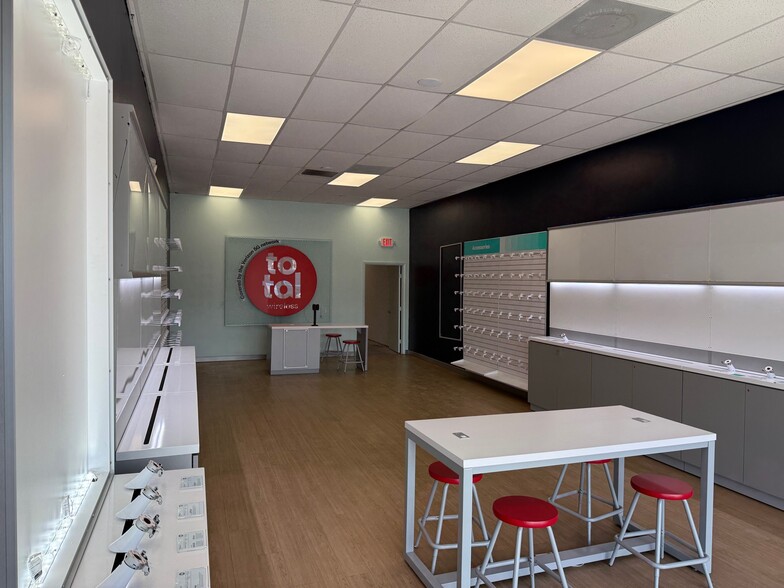 More Photos Of 2115 E Hillsborough Ave, Tampa Freestanding For Lease