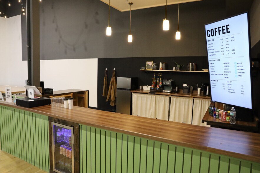 More Photos Of 2800 N Water St, Decatur General Retail For Sale