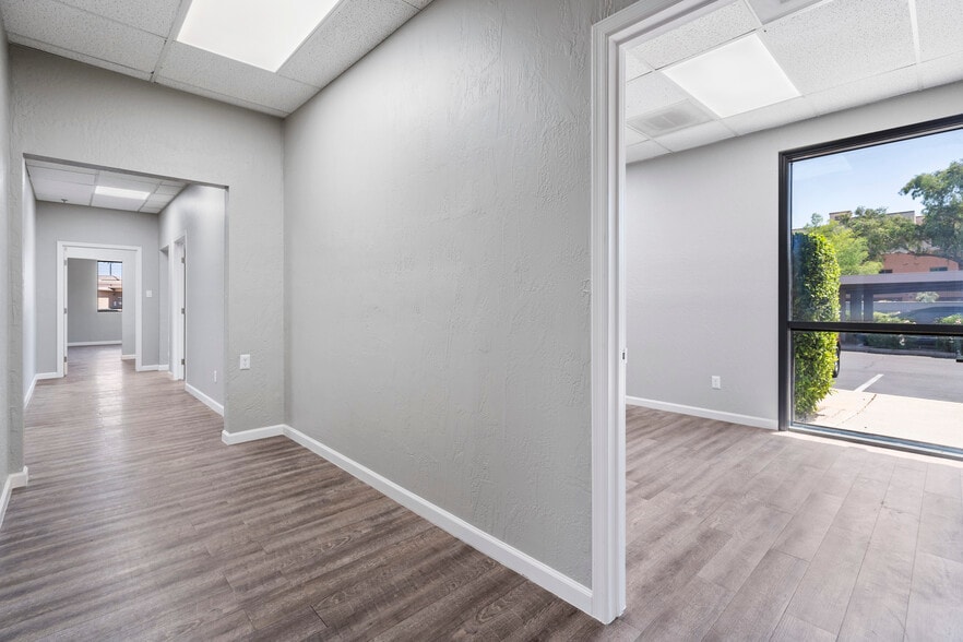 More Photos Of 10505 N 69th St, Scottsdale Office For Lease