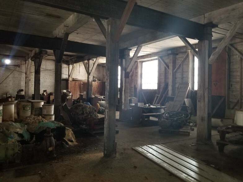 More Photos Of 700 Marquette St, Bay City Industrial For Sale