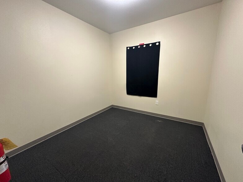 More Photos Of 8700 S County Road 1210, Midland Manufacturing For Sale