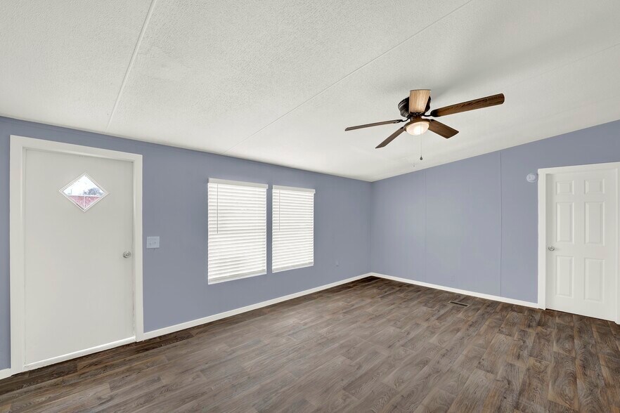 More Photos Of 2806 US Highway 90 W, Hondo Office For Sale