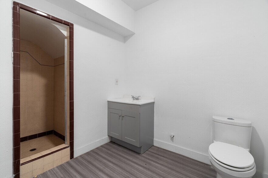 More Photos Of 2119 S Atlantic Blvd, Commerce Manufacturing For Lease