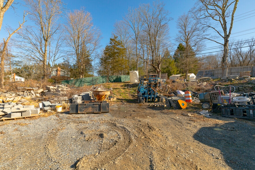More Photos Of 2100 NY-9G, Staatsburg Light Distribution For Sale