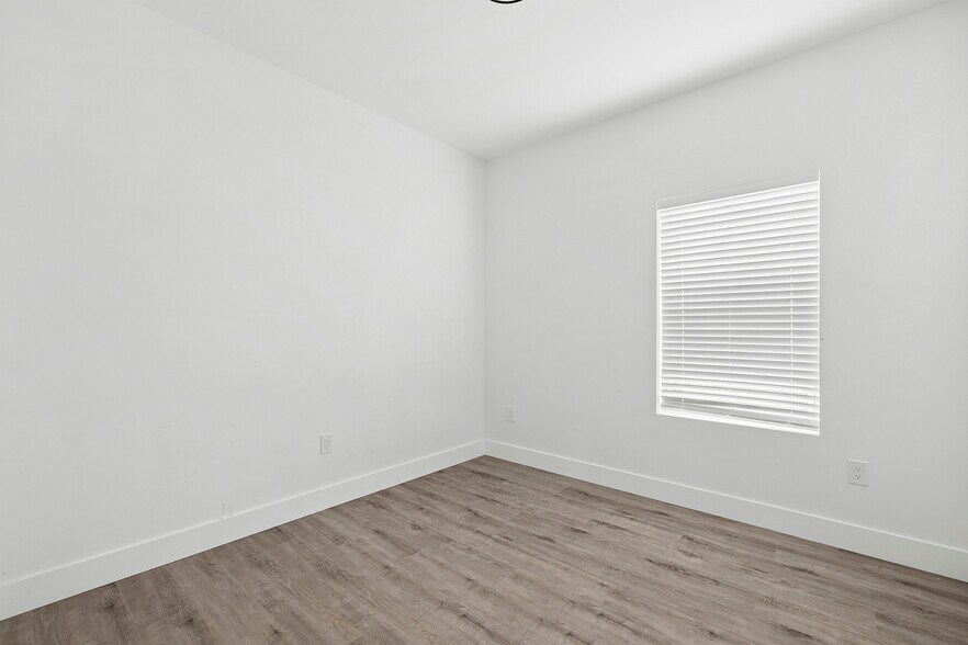 More Photos Of 533 Greenwich St, Hempstead Apartments For Sale