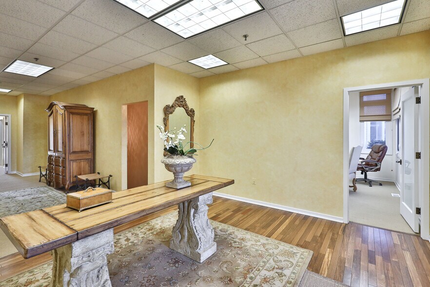 More Photos Of 400-415 Executive Dr, Langhorne Medical For Lease