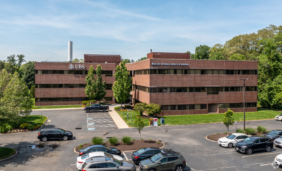 Primary Photo Of 8 Essex Center Dr, Peabody Medical For Lease