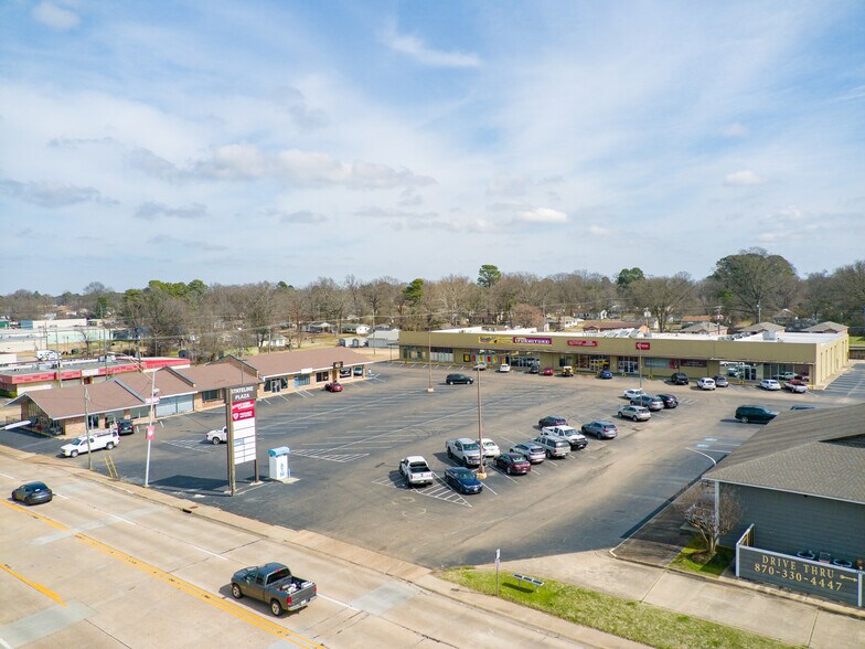 More Photos Of 3212-3260 N State Line Ave, Texarkana Storefront For Lease