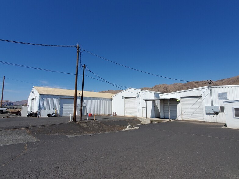 More Photos Of 1390 Commercial Way, Clarkston Manufacturing For Sale
