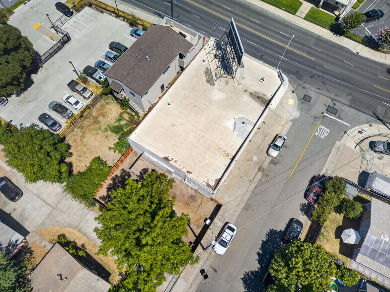 More Photos Of 3930 Broadway, Sacramento Freestanding For Sale