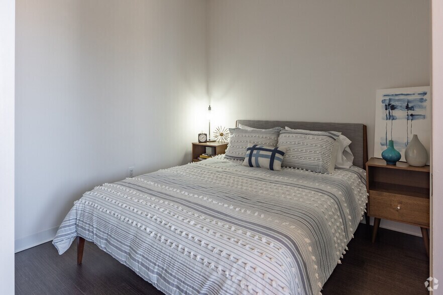 More Photos Of 1980 N Milwaukee Ave, Chicago Apartments For Lease