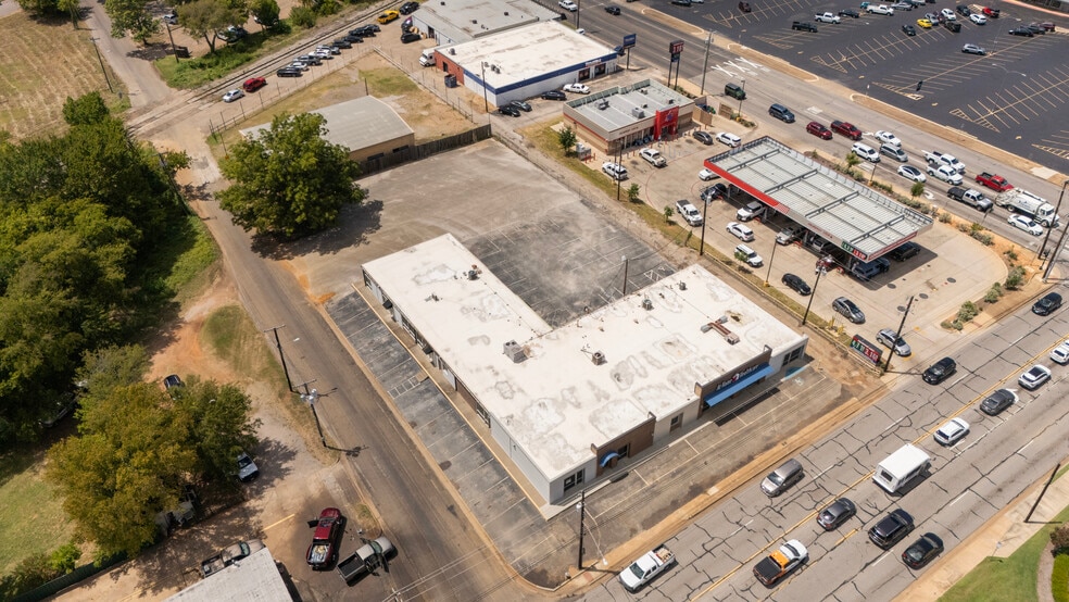 More Photos Of 421 S Beckham Ave, Tyler Medical For Lease