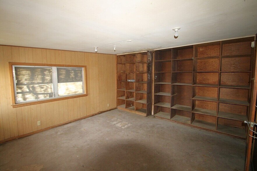 More Photos Of 0000 N. FM 1425, Mercedes Airplane Hangar For Sale