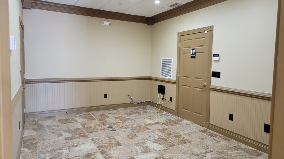 More Photos Of 8725 Youngerman Ct, Jacksonville Warehouse For Sale