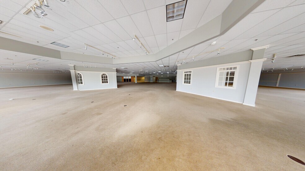 More Photos Of 6025 W Saginaw Hwy, Lansing Freestanding For Sale