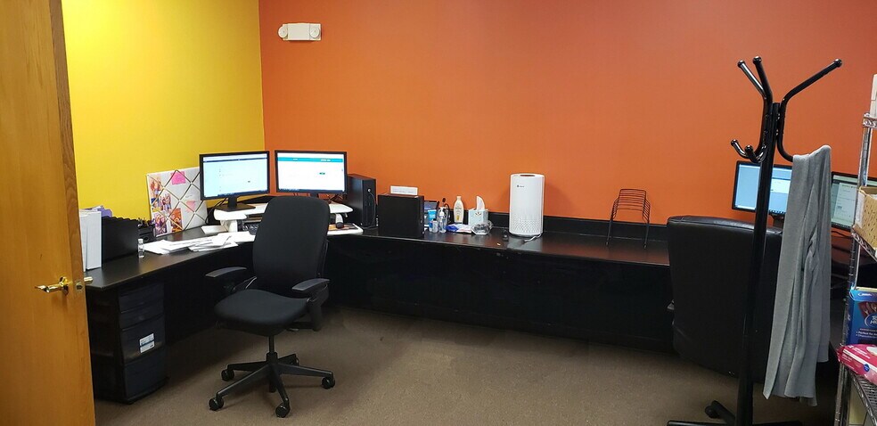 More Photos Of 850 W Bartlett Rd, Bartlett Medical For Sale