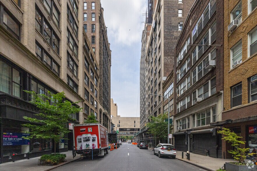 More Photos Of 154-156 W 27th St, New York Apartments For Lease