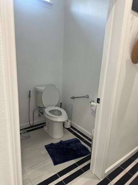 More Photos Of 703 E Oates Rd, Garland Unknown For Lease