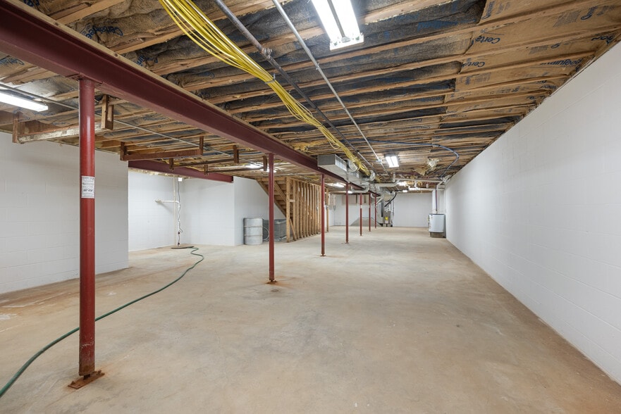 More Photos Of 6163 N Meridian Rd, Hope Flex For Sale