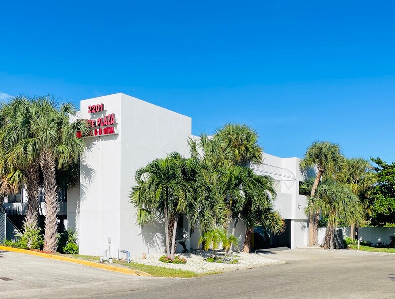 More Photos Of 2201 NE 52nd St, Lighthouse Point Medical For Sale