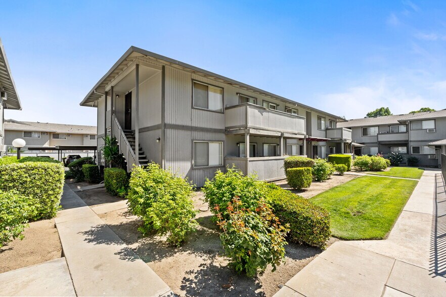 More Photos Of 2205 Peach Ave, Clovis Apartments For Sale