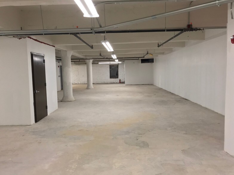 More Photos Of 932 Southern Blvd, Bronx Freestanding For Lease