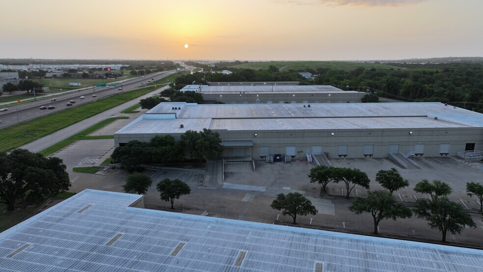 More Photos Of 6312 Airport Fwy, Fort Worth Distribution For Lease