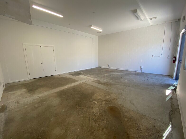 More Photos Of 18444 Ventura Blvd, Tarzana Service For Lease
