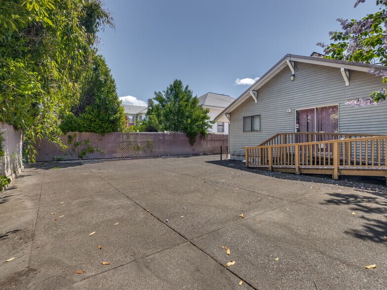 More Photos Of 319 NE 5th St, McMinnville Office Residential For Sale