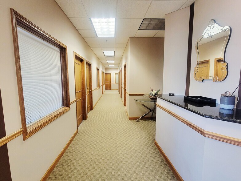 More Photos Of 20635 Abbey Woods Ct N, Frankfort Loft Creative Space For Lease