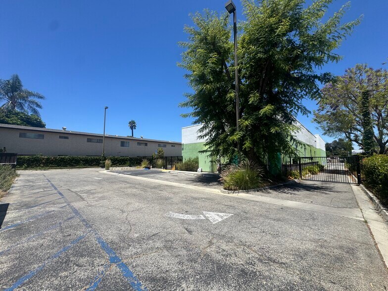 More Photos Of 19436 Ventura Blvd, Tarzana Daycare Center For Lease
