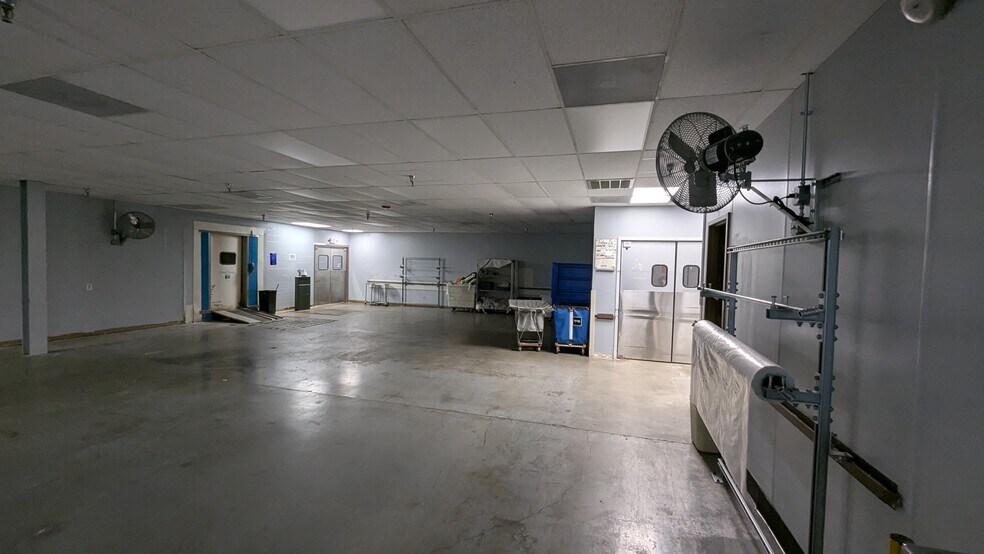 More Photos Of 1011- 1015 E Lafayette St, Bloomington Warehouse For Sale