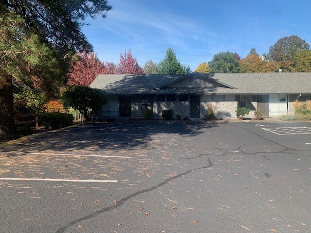 More Photos Of 6511-6549 SE King Rd, Milwaukie Office For Sale