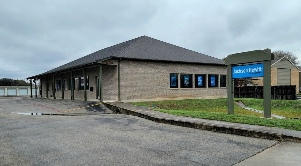 More Photos Of 1116 E Walnut St, Seguin Medical For Lease