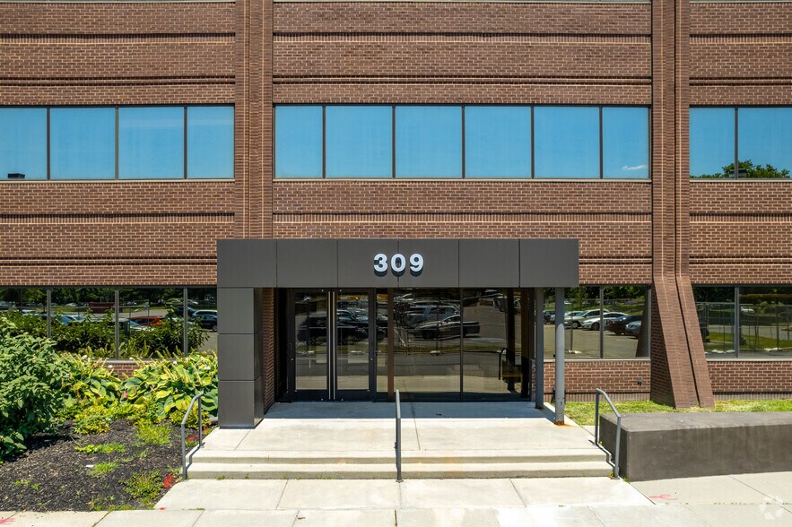 More Photos Of 309 Fellowship Rd, Mount Laurel Office For Lease