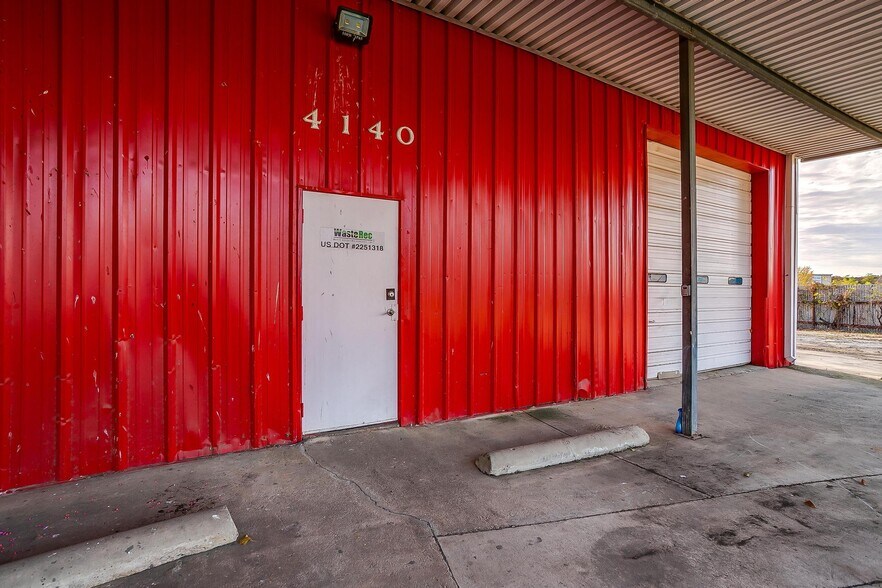 More Photos Of 4140 Mansfield Hwy, Forest Hill Warehouse For Sale