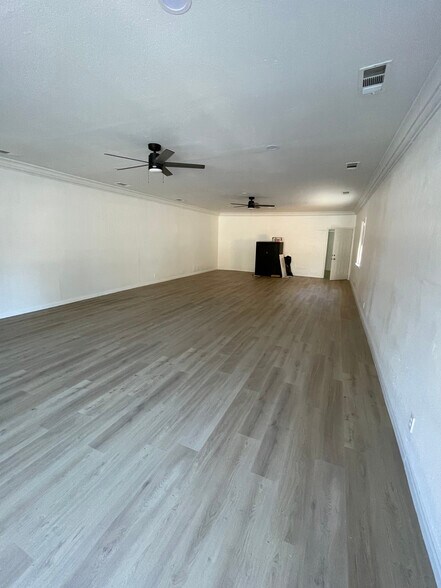 More Photos Of 5438 Huntington Dr S, Los Angeles Showroom For Lease