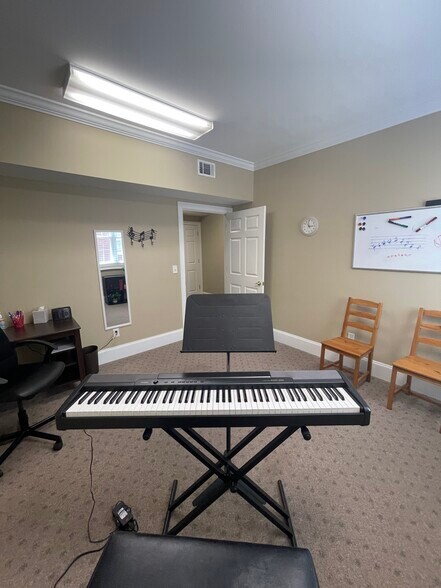 More Photos Of 327 Dahlonega St, Cumming Medical For Lease