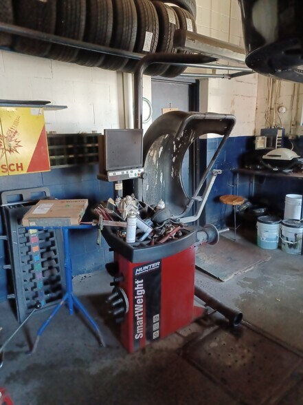 More Photos Of 1380 Wellington St W, Ottawa Auto Repair For Sale