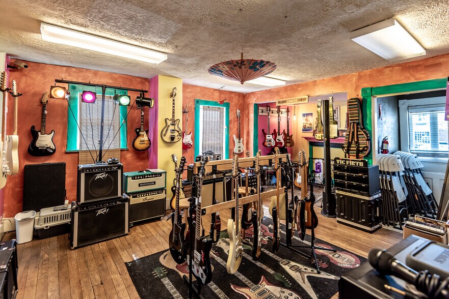 More Photos Of 198 S Main St, Waynesville Storefront For Sale