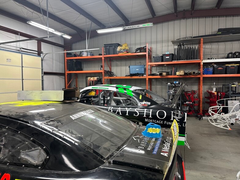 More Photos Of 1046 Gateway Dr, Mooresville Auto Repair For Lease