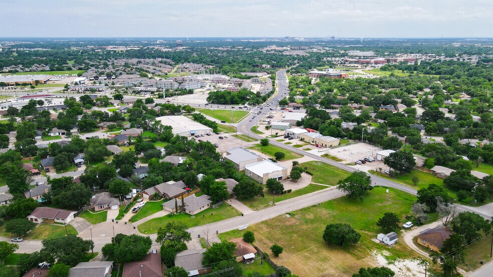 More Photos Of 3016 E Villa Maria Rd, Bryan Freestanding For Sale