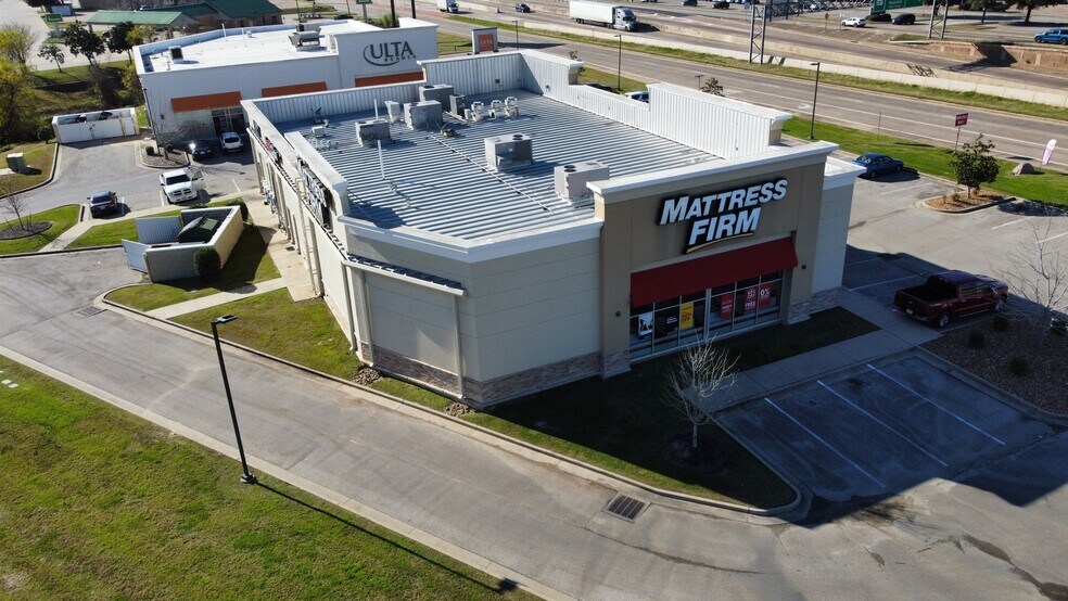 More Photos Of 4401-4411 S Medford Dr, Lufkin Freestanding For Lease