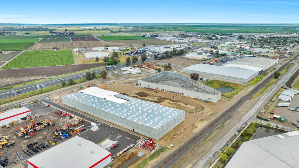 More Photos Of 30041 Bradham Dr, Visalia Distribution For Sale