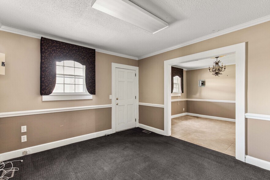 More Photos Of 302 N White St, Lancaster Office For Sale