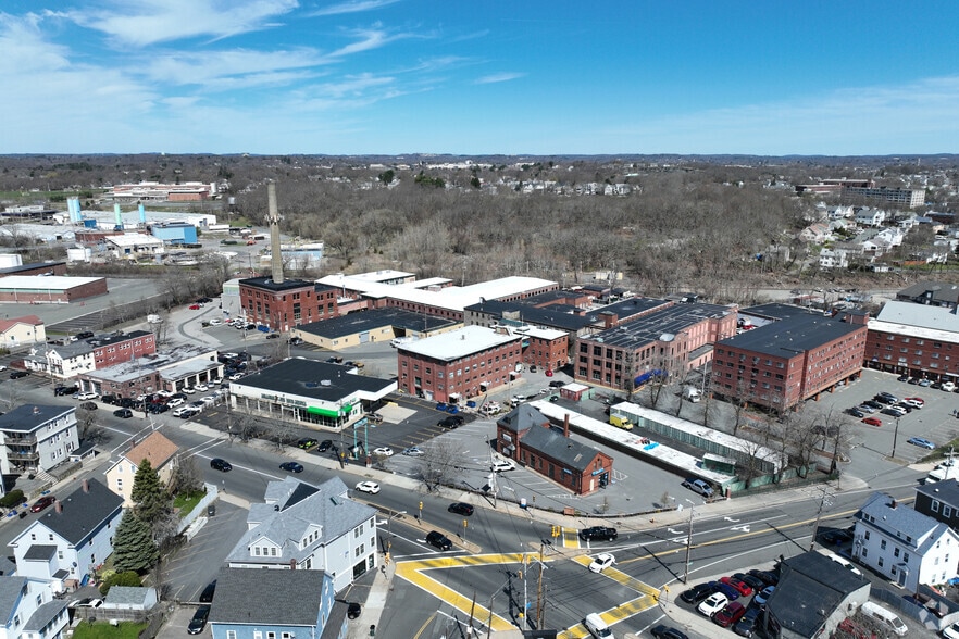More Photos Of 119R Foster St, Peabody Light Manufacturing For Lease