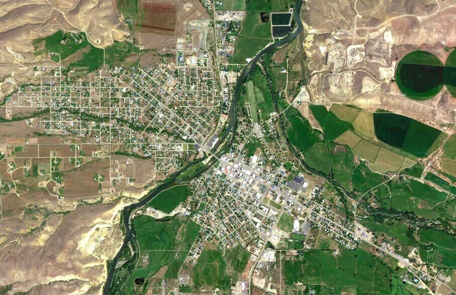 More Photos Of 414 Main St, Salmon Storefront For Sale