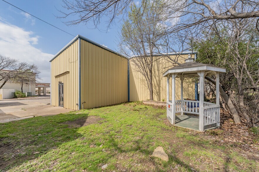 More Photos Of 7235 Glenview Dr, Richland Hills Office For Sale