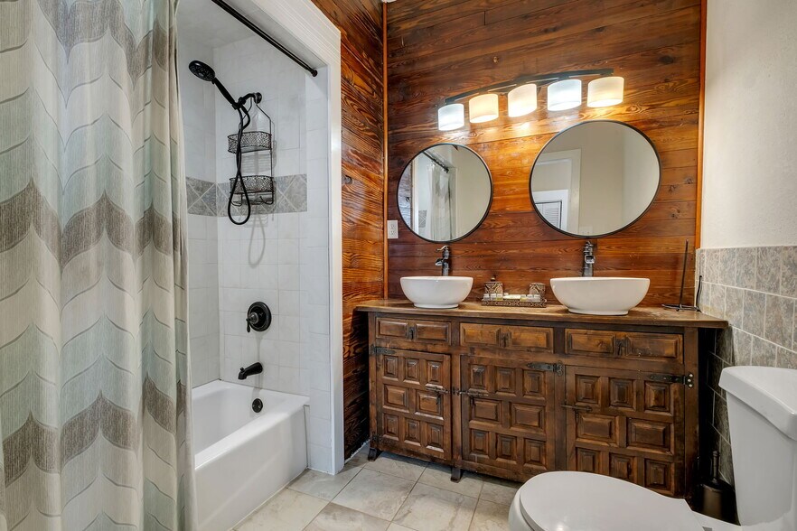 More Photos Of , Quincy Unknown For Sale