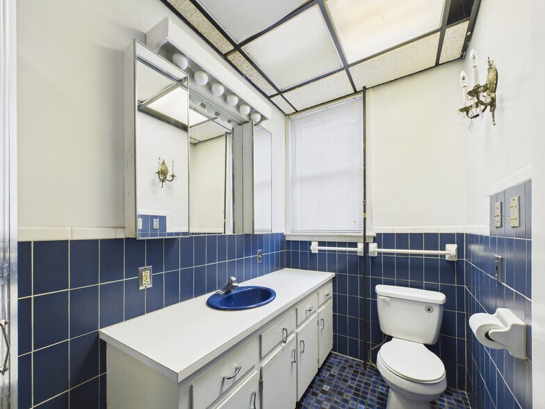 More Photos Of 40 E Genesee St, Auburn Storefront Retail Residential For Sale